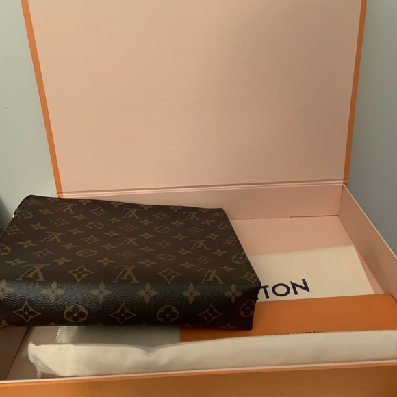 SOLD Brand New Authentic Louis Vuitton Toiletry 26 - Picture 3 of 10